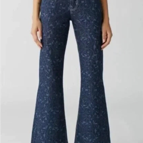 Urban Outfitters BDG Low Rise Flare Jeans - Size 24 - Picture 4 of 12